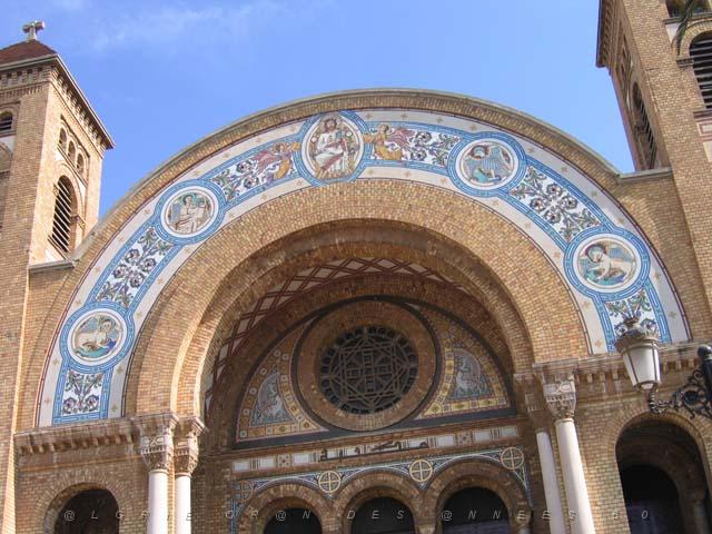 VOYAGE ORAN SEPTEMBRE 2006 85 12 sept. 06 - aprem - CATHEDRALE DEVENUE BIBLIOTHEQUE.JPG